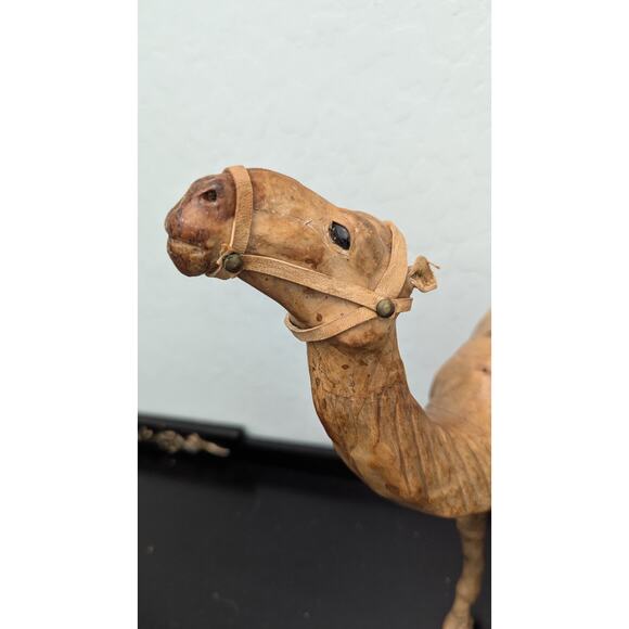 Large Leather Hand Wrapped Camel Figurine w Glass Eyes Quality Vintage - Picture 3 of 5